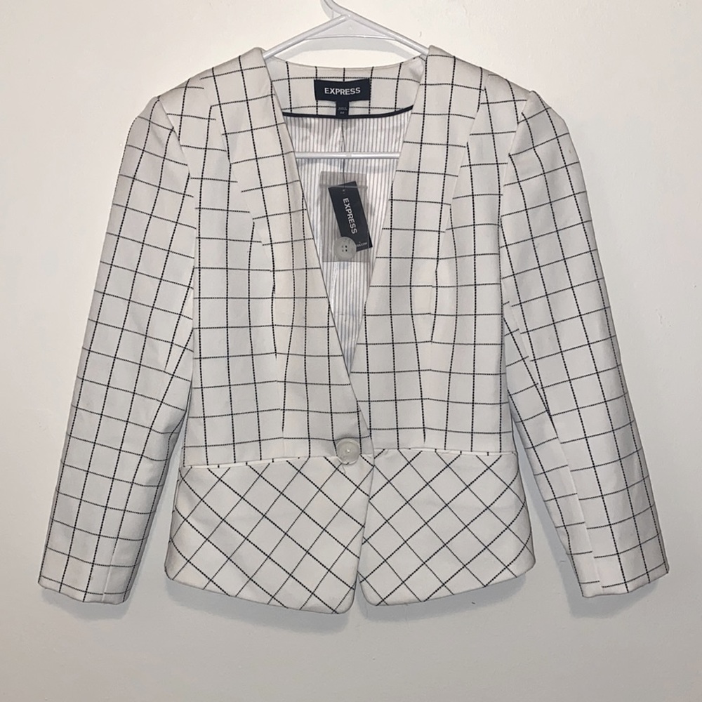 00 Express Black&White Plaid Stretch Blazer w Button. Never worn-New with Tags!